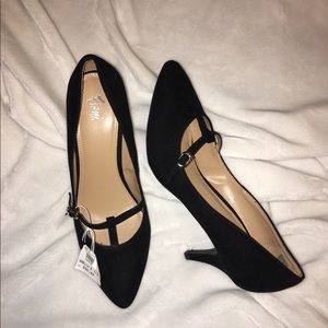 Perfect mid heel black heel. ✨BRAND NEW, with tags